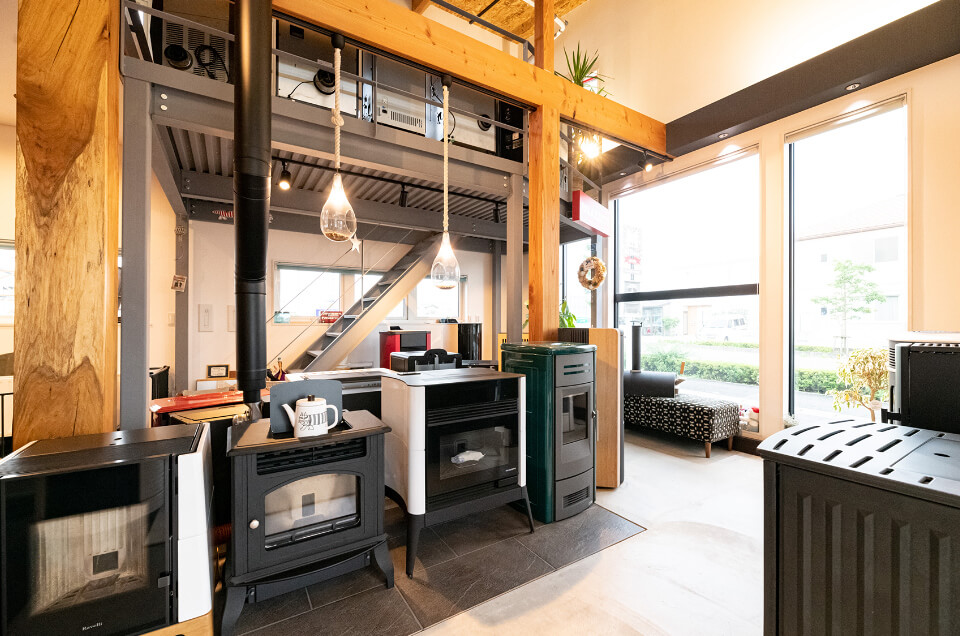 M Base ペレットストーブの展示